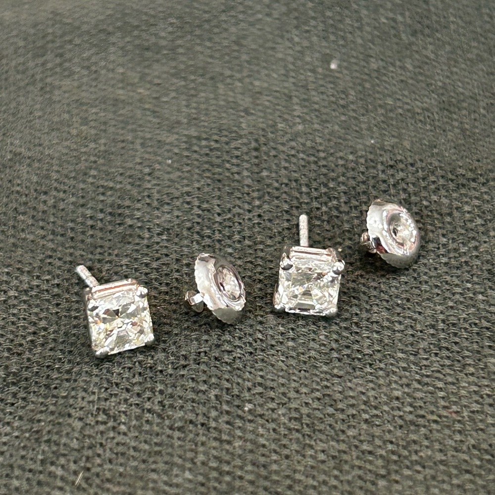 Diamond Stud Earrings - 100% natural and conflict free with platinum setting